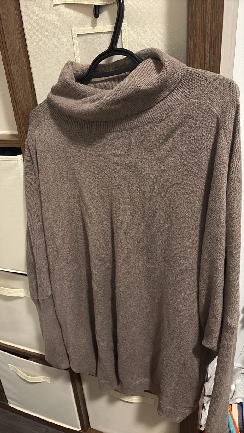 GAP Maternity CashSoft Turtleneck Sweater only image indicator(6)