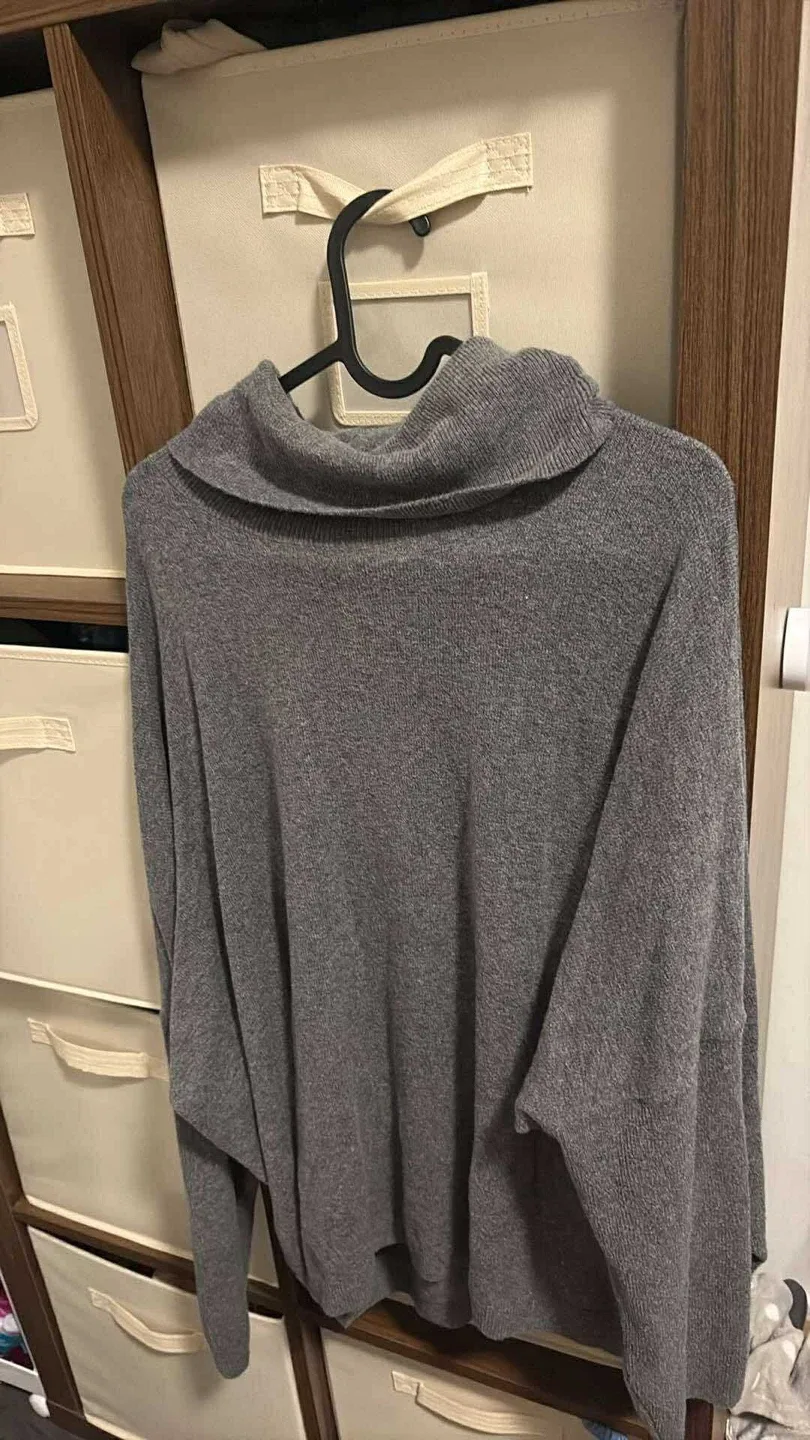 GAP Maternity CashSoft Turtleneck Sweater only image indicator(9)
