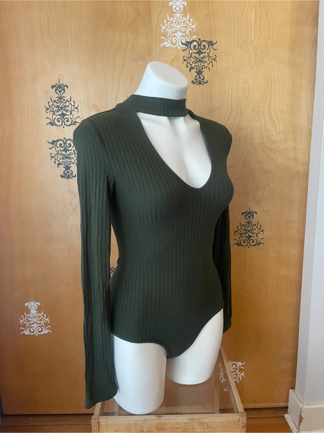 NWT Y2K 2000s Dark Green Cut Out Bodysuit image indicator(2)