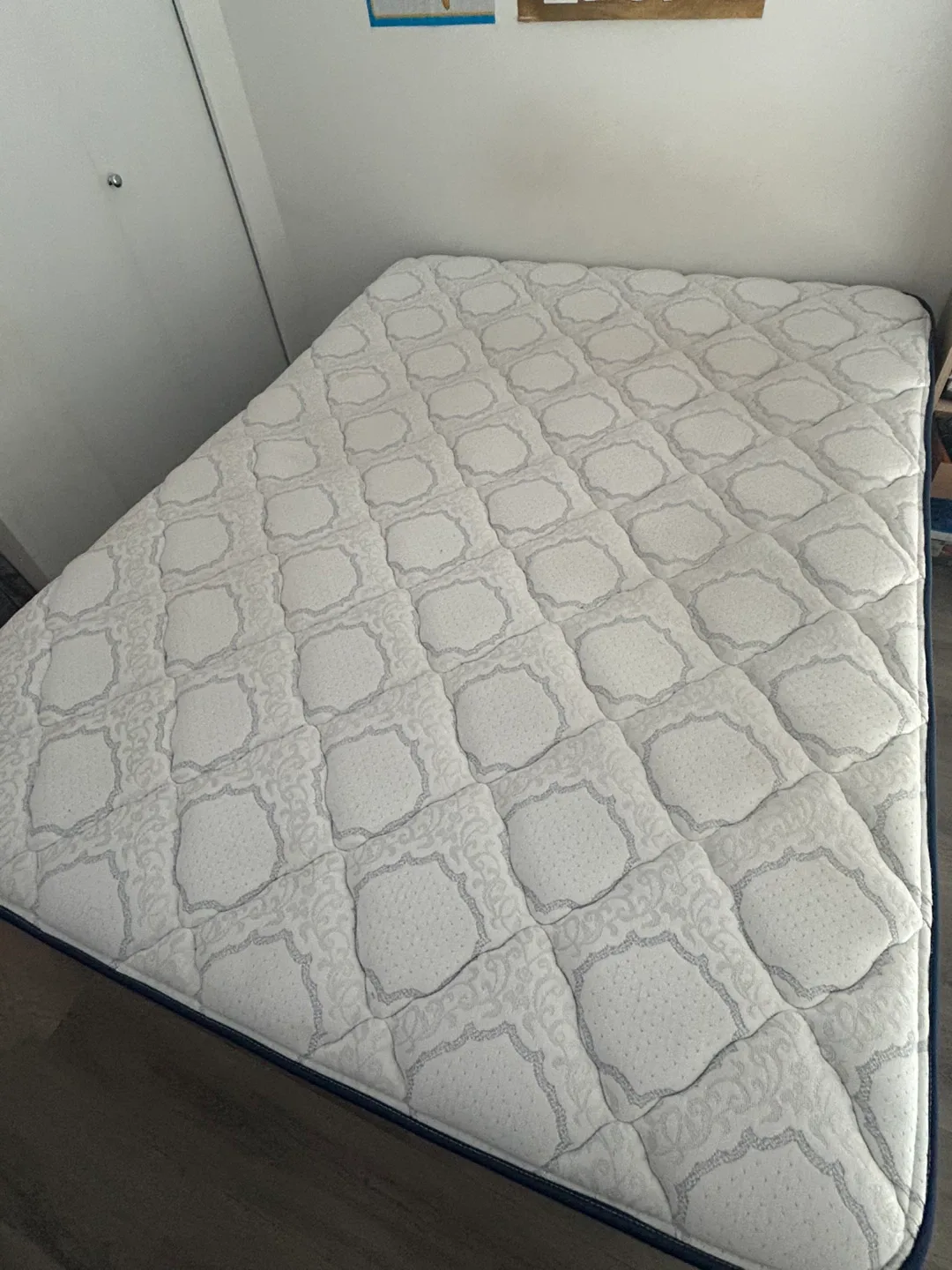 Beautyrest Recharge Queen Mattress + Bed frame image indicator(2)