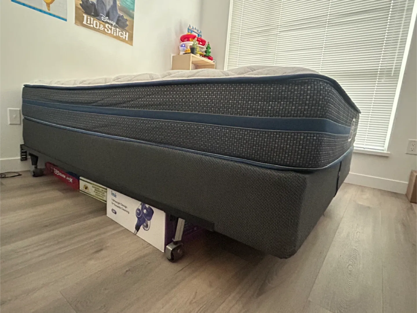 Beautyrest Recharge Queen Mattress + Bed frame image indicator(4)