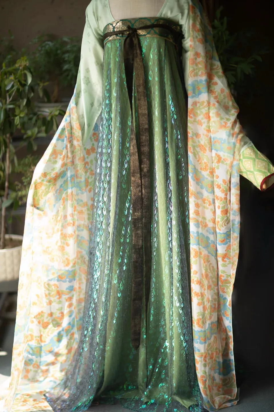 Green glimmering peacock Hanfu Dress thumbnail