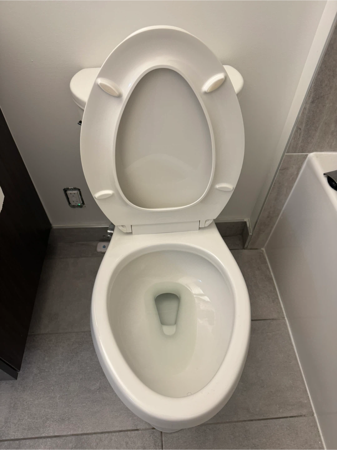 Perfectly fine used Kohler toilet - photo 2