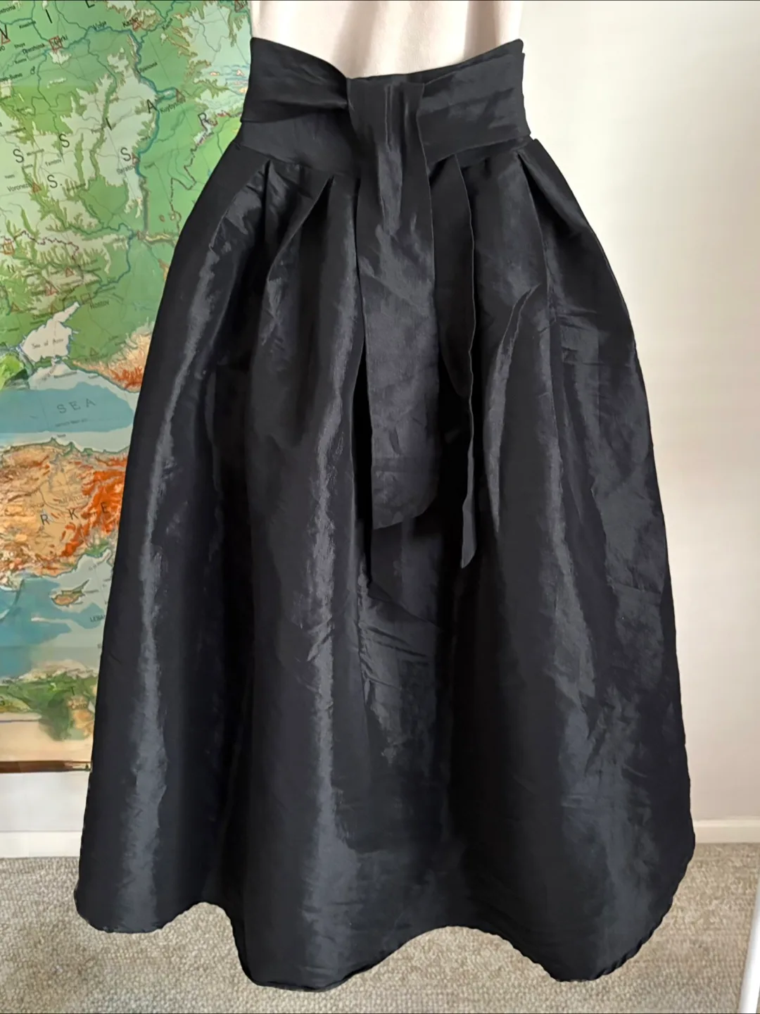 Black Hi-Lo Thick Satin Skirt - L image indicator(4)