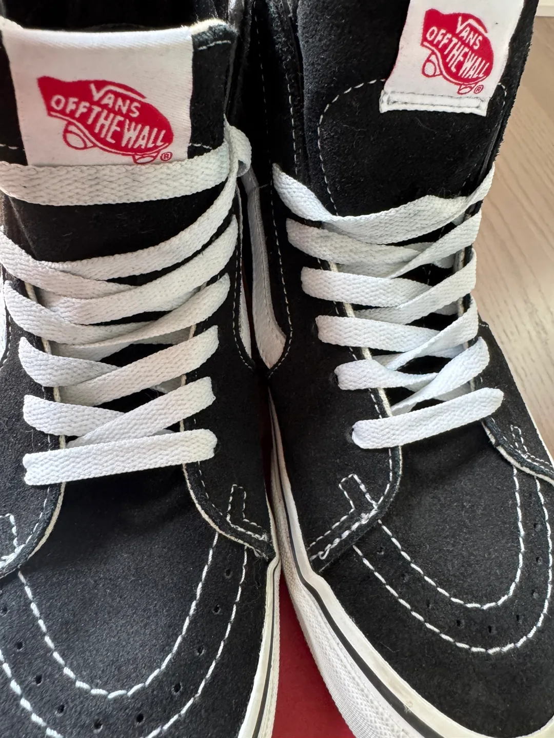 Vans Sk8-Hi Black & White Sneakers image indicator(4)