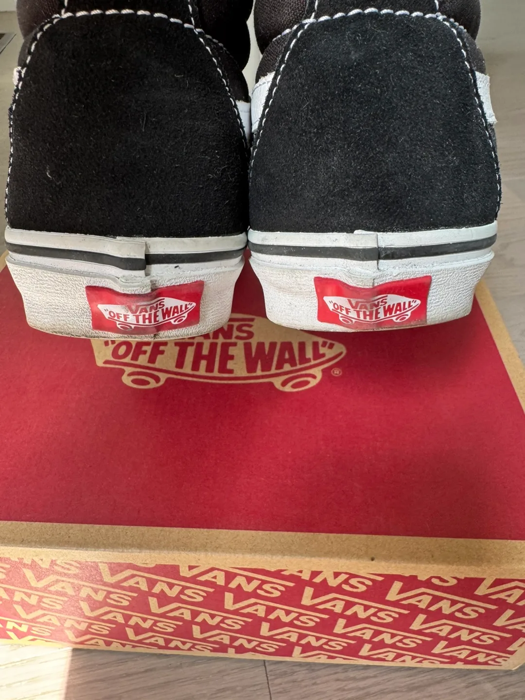 Vans Sk8-Hi Black & White Sneakers image indicator(6)