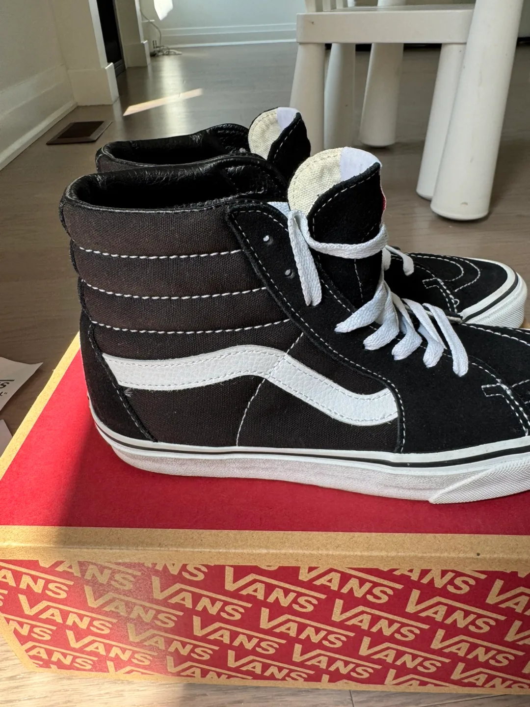 Vans Sk8-Hi Black & White Sneakers image indicator(5)