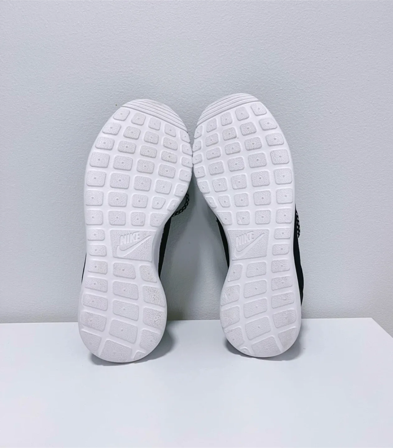 Brand New Nike Sneakers-Size Women’s 5.5 image indicator(3)