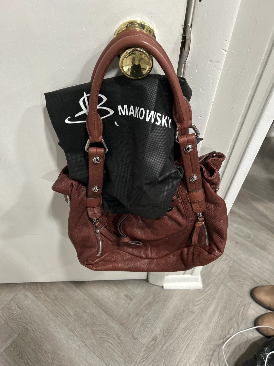 Like New B Makowsky brown leather satchel - photo 4