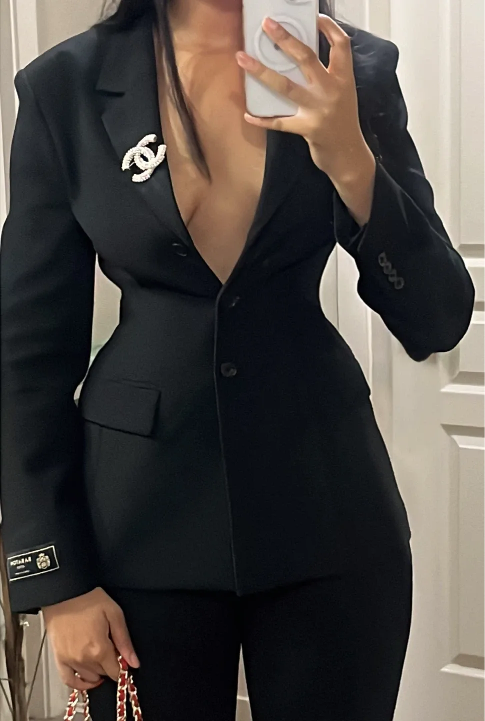 Aritzia Babaton Standout Blazer (size 4) image indicator(3)