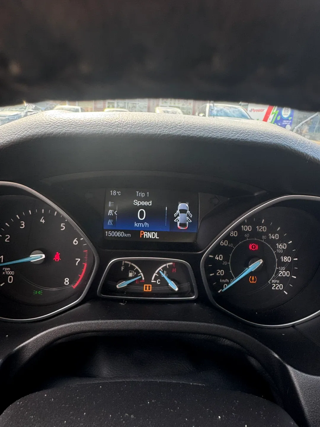 Ford Focus - Grey Sedan image indicator(8)