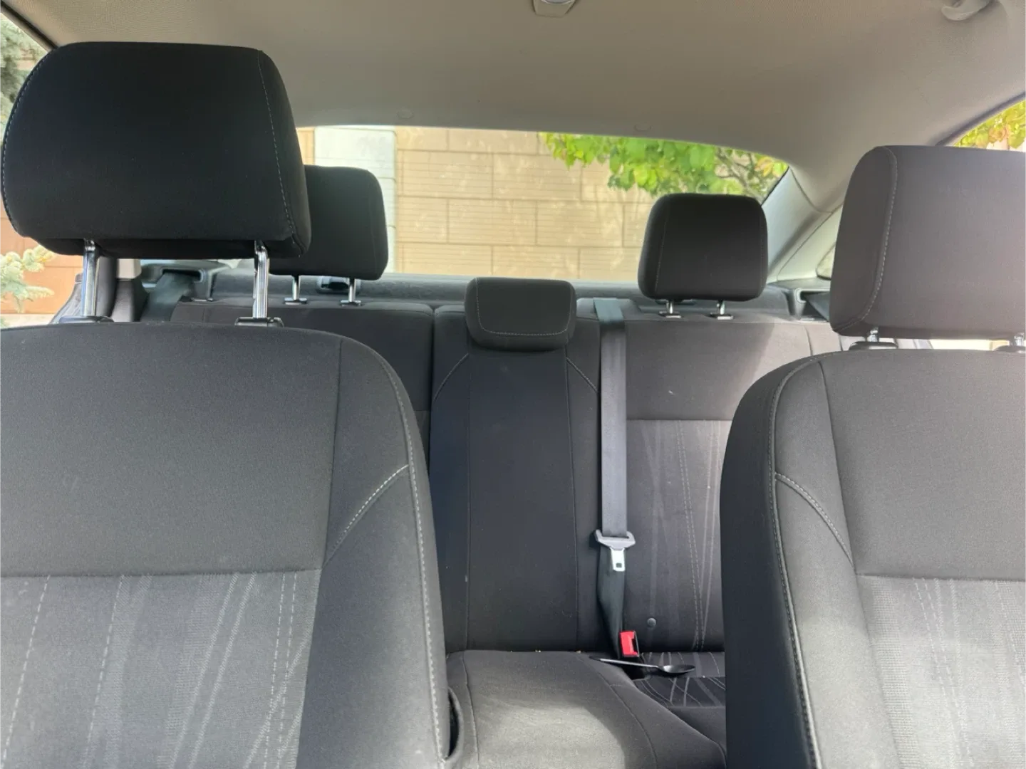 Ford Focus - Grey Sedan image indicator(10)