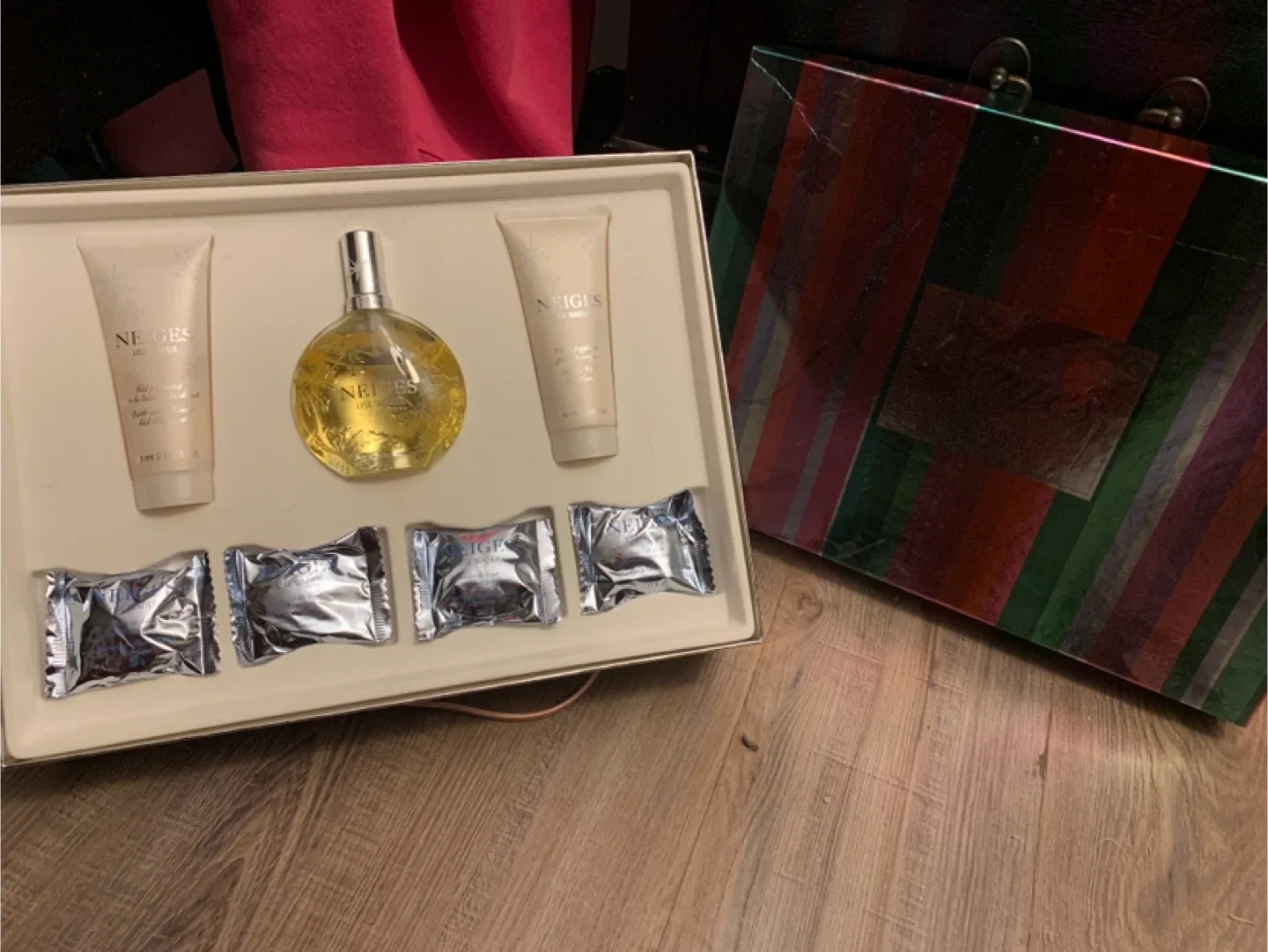 Lise Watier Neiges Gift Set image indicator(2)