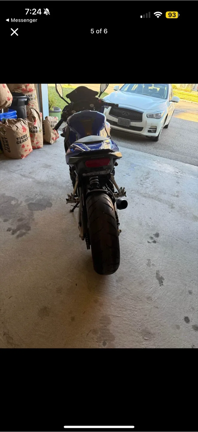 Honda CBR600RR Motorcycle - Blue image indicator(5)