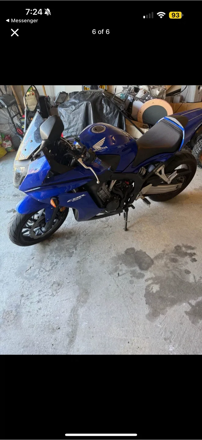 Honda CBR600RR Motorcycle - Blue image indicator(4)