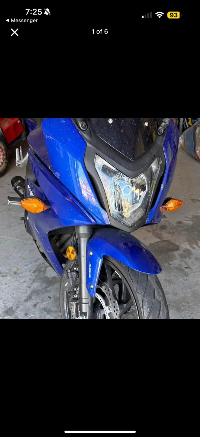 Honda CBR600RR Motorcycle - Blue image indicator(6)