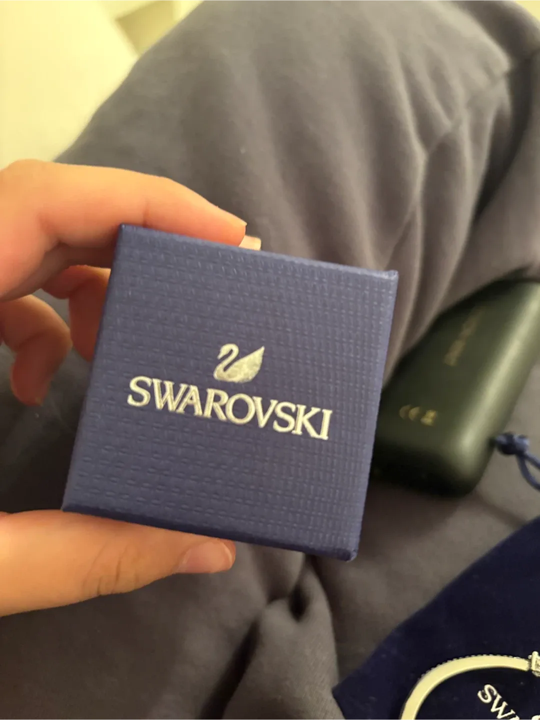 Swarovski Stud Earrings image indicator(2)