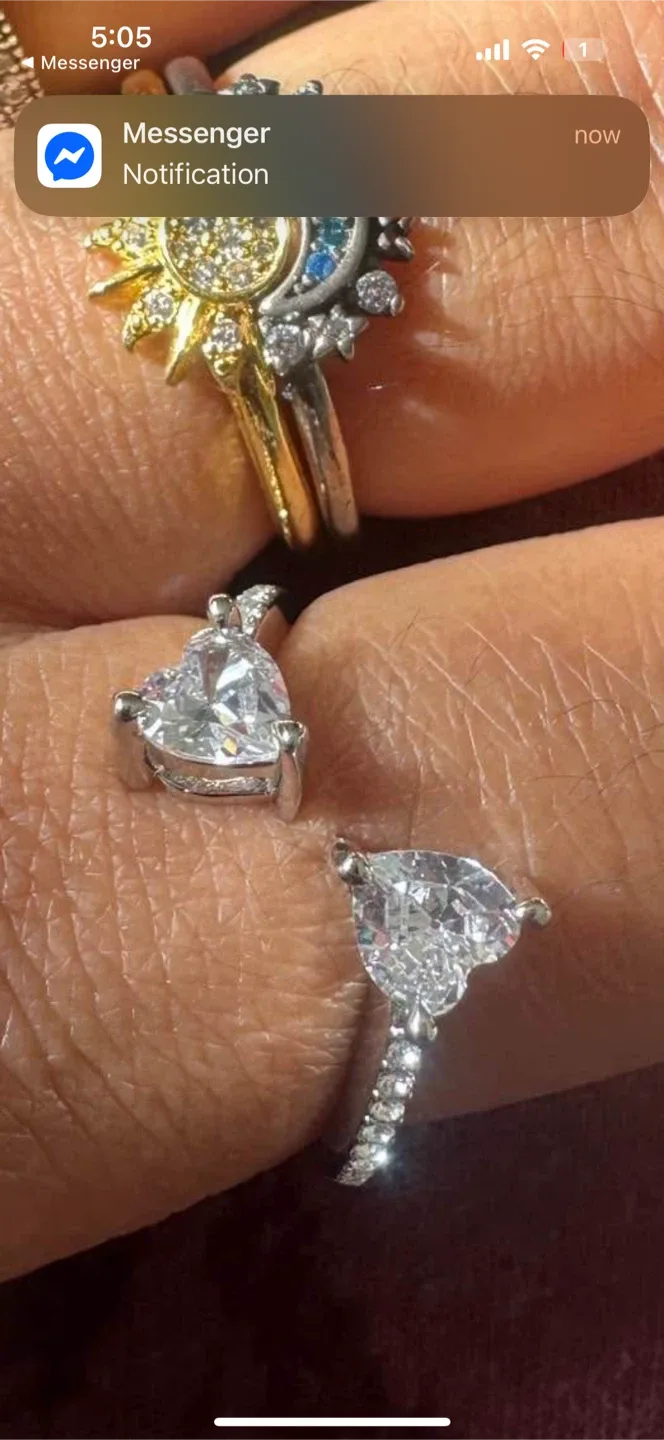 Swarovski Stud Earrings image indicator(3)