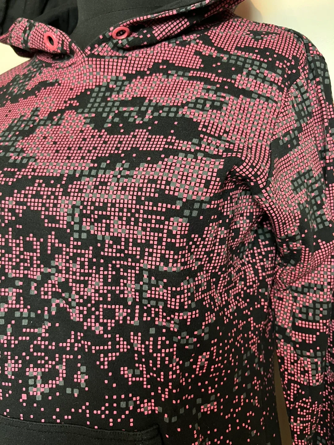 Bench Hoodie - Pink & Black image indicator(3)