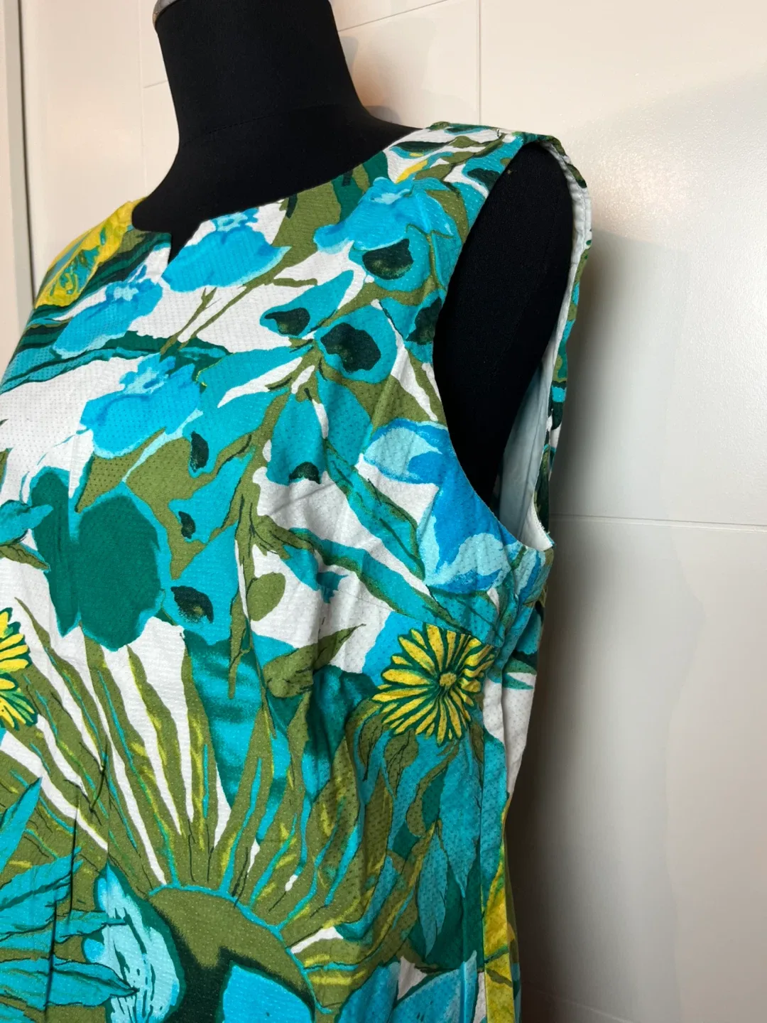 Talbots Floral Sleeveless Top image indicator(3)