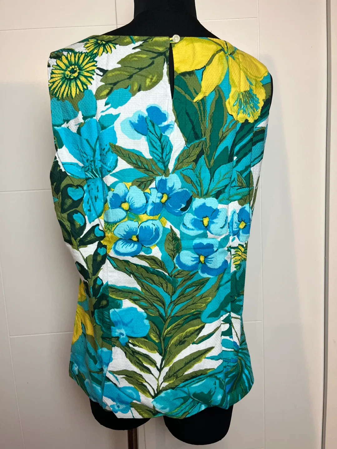 Talbots Floral Sleeveless Top image indicator(2)