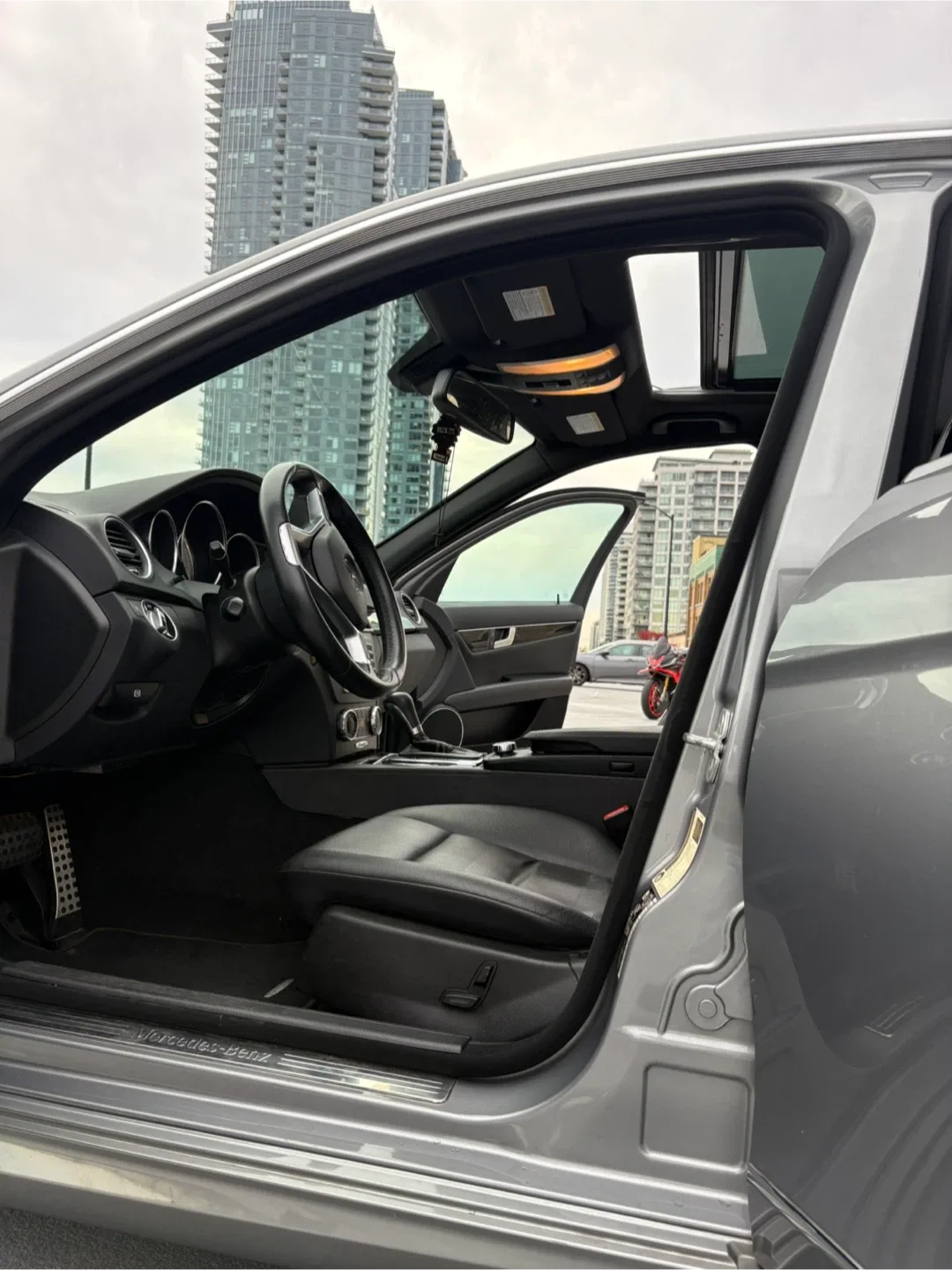 Mercedes-Benz C250 4MATIC image indicator(6)