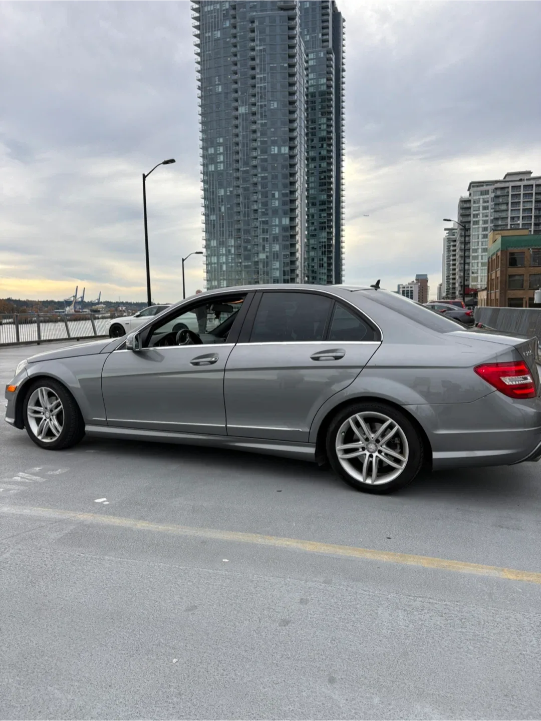 Mercedes-Benz C250 4MATIC image indicator(4)