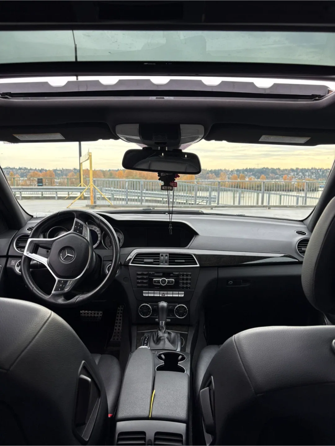 Mercedes-Benz C250 4MATIC image indicator(8)