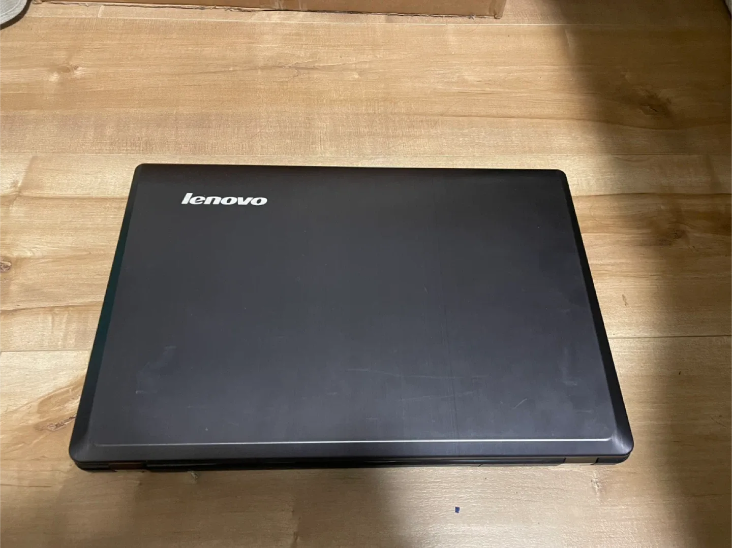 Lenovo Y560 Laptop i7 image indicator(7)