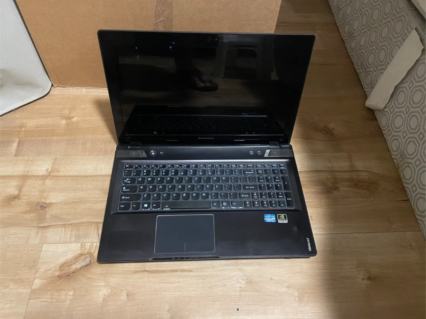 Lenovo Y560 Laptop i7 image indicator(8)