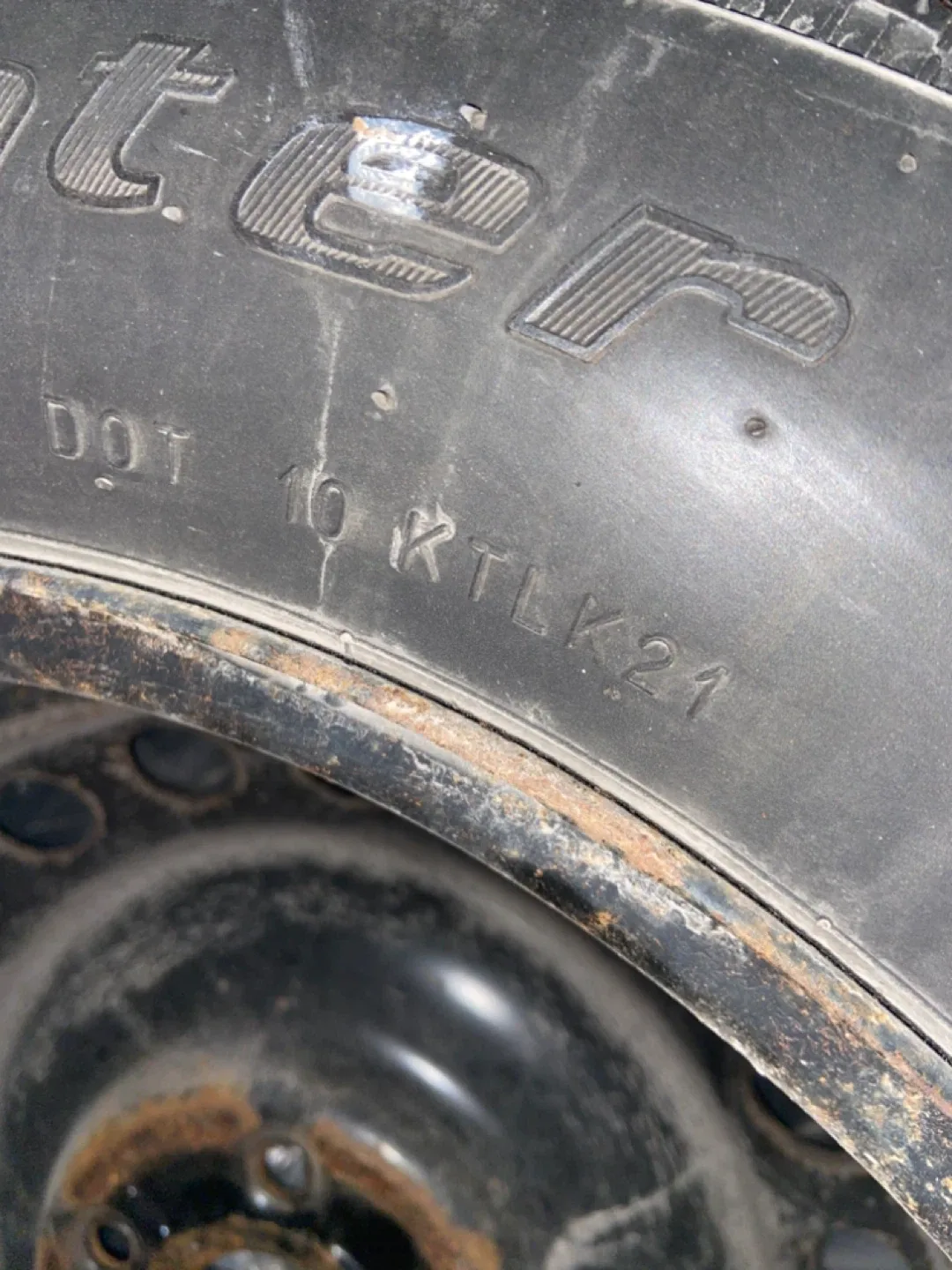 Winter TIA KSI 215/60R17 Tire