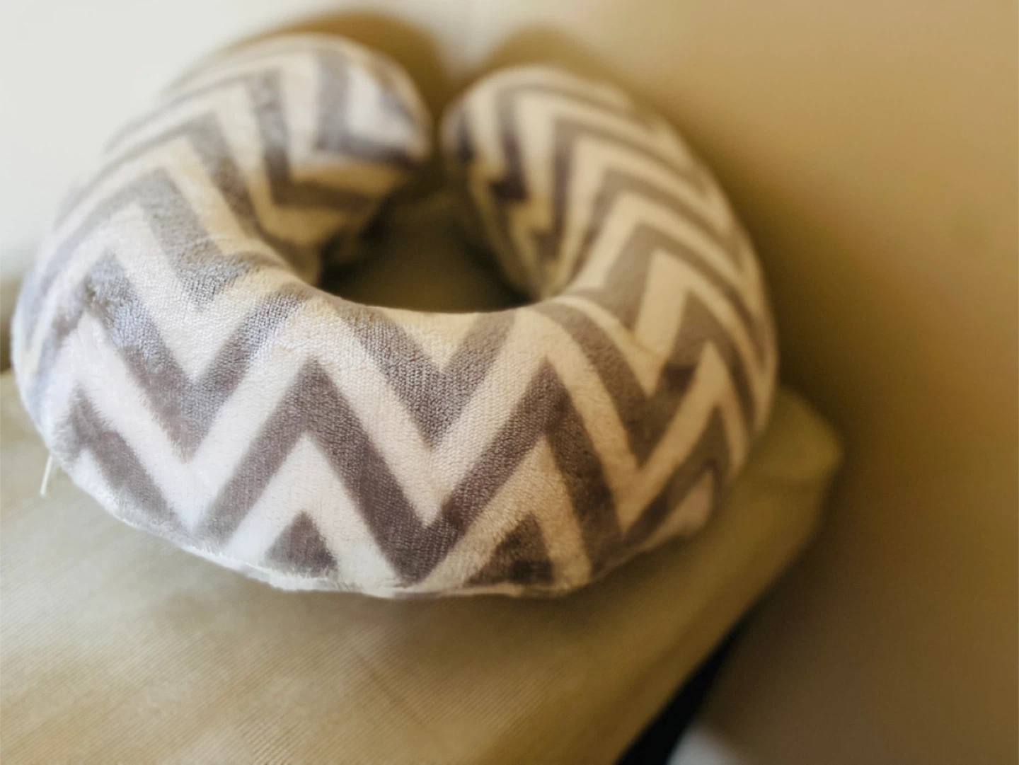 New Neck Pillow - Gray & White Chevron - photo 2