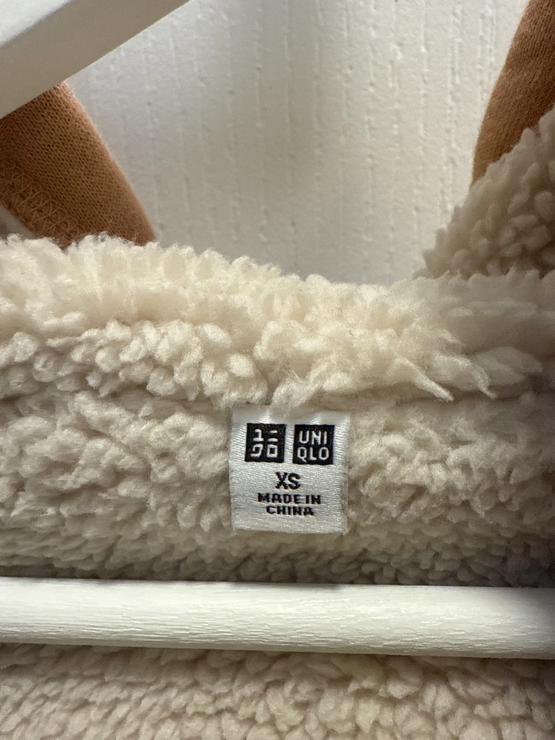 Uniqlo XS Beige Sherpa-Lined Hoodie - photo 2