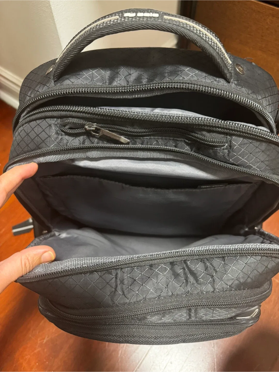 SOLO Black Backpack image indicator(3)