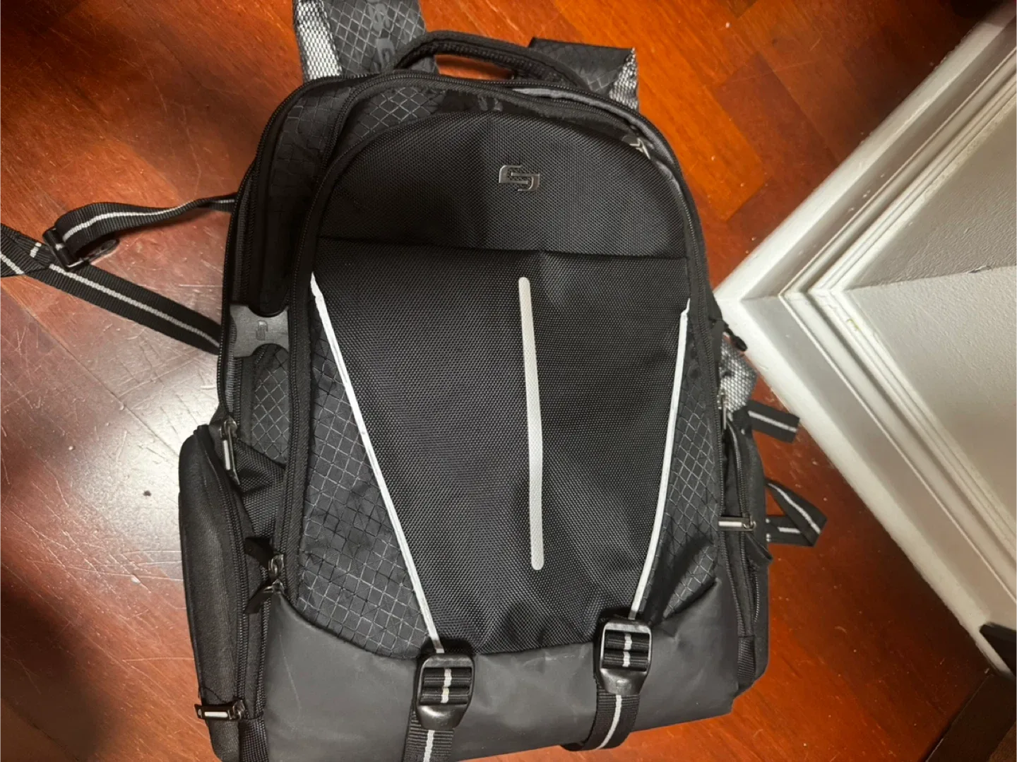 SOLO Black Backpack image indicator(4)