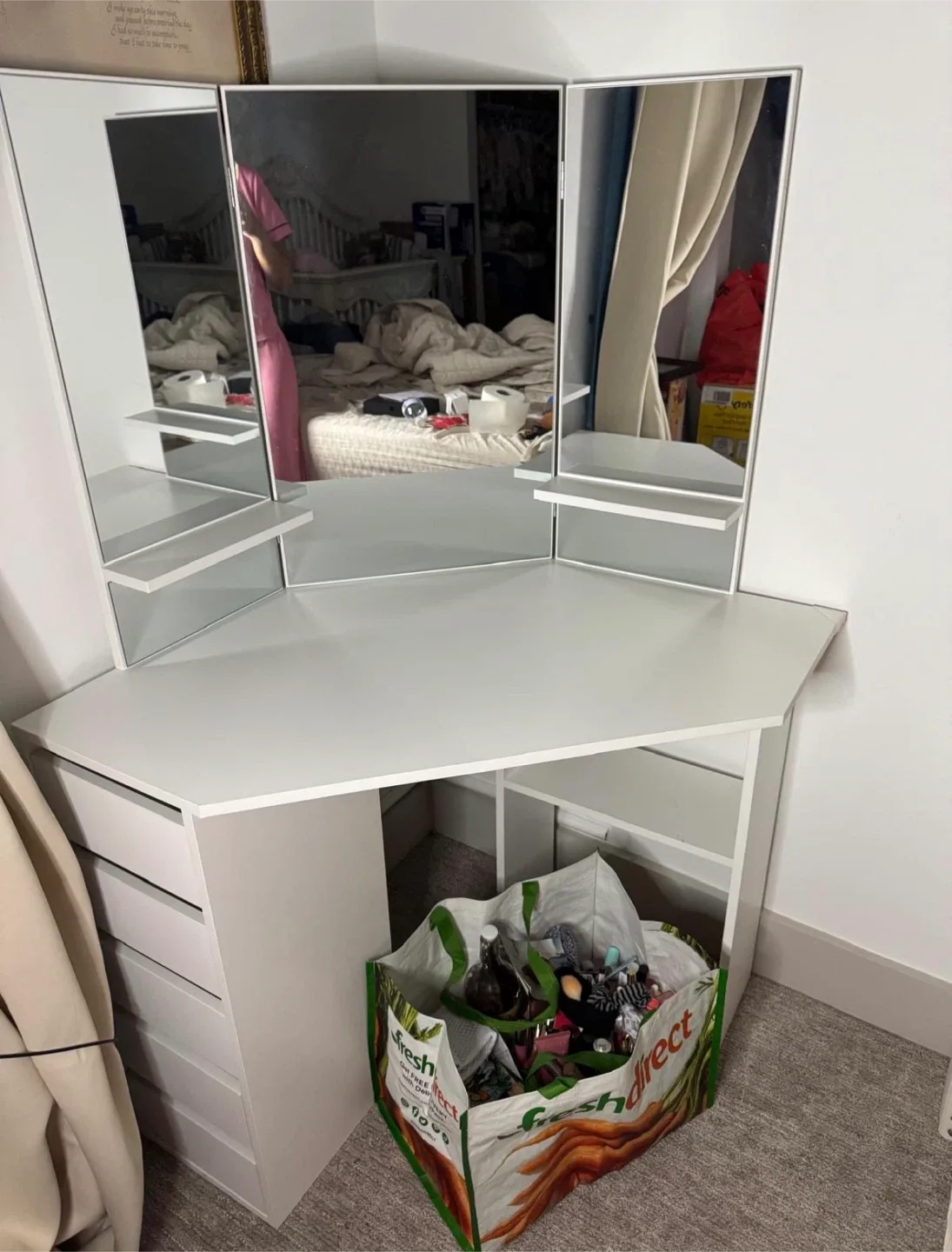 White Corner Vanity Makeup Table image indicator(2)