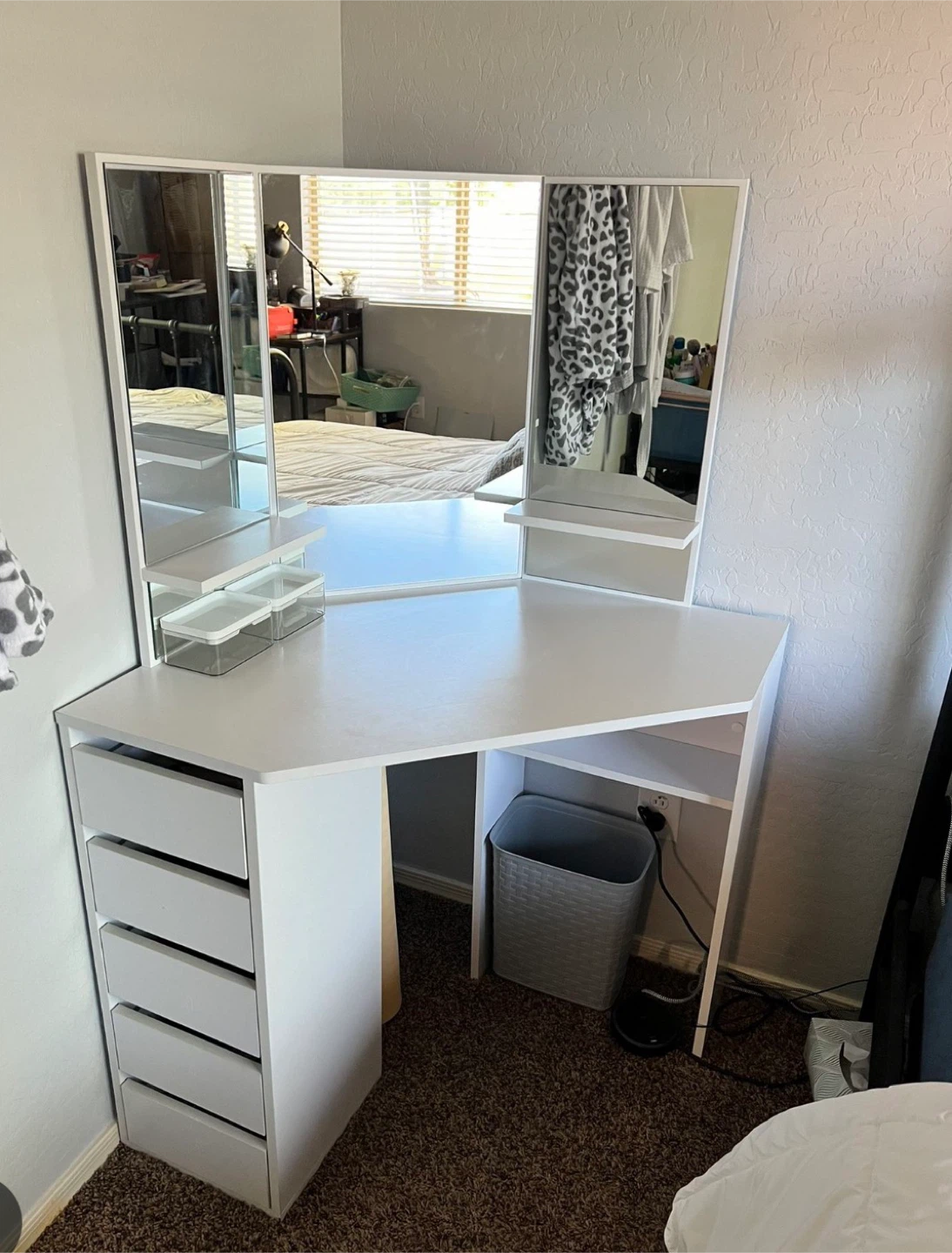 White Corner Vanity Makeup Table