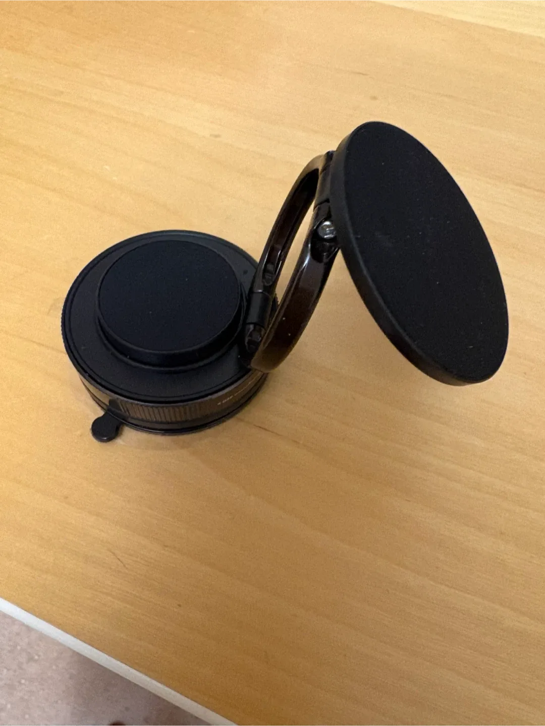 Magnetic IPhone holder for your car image indicator(3)