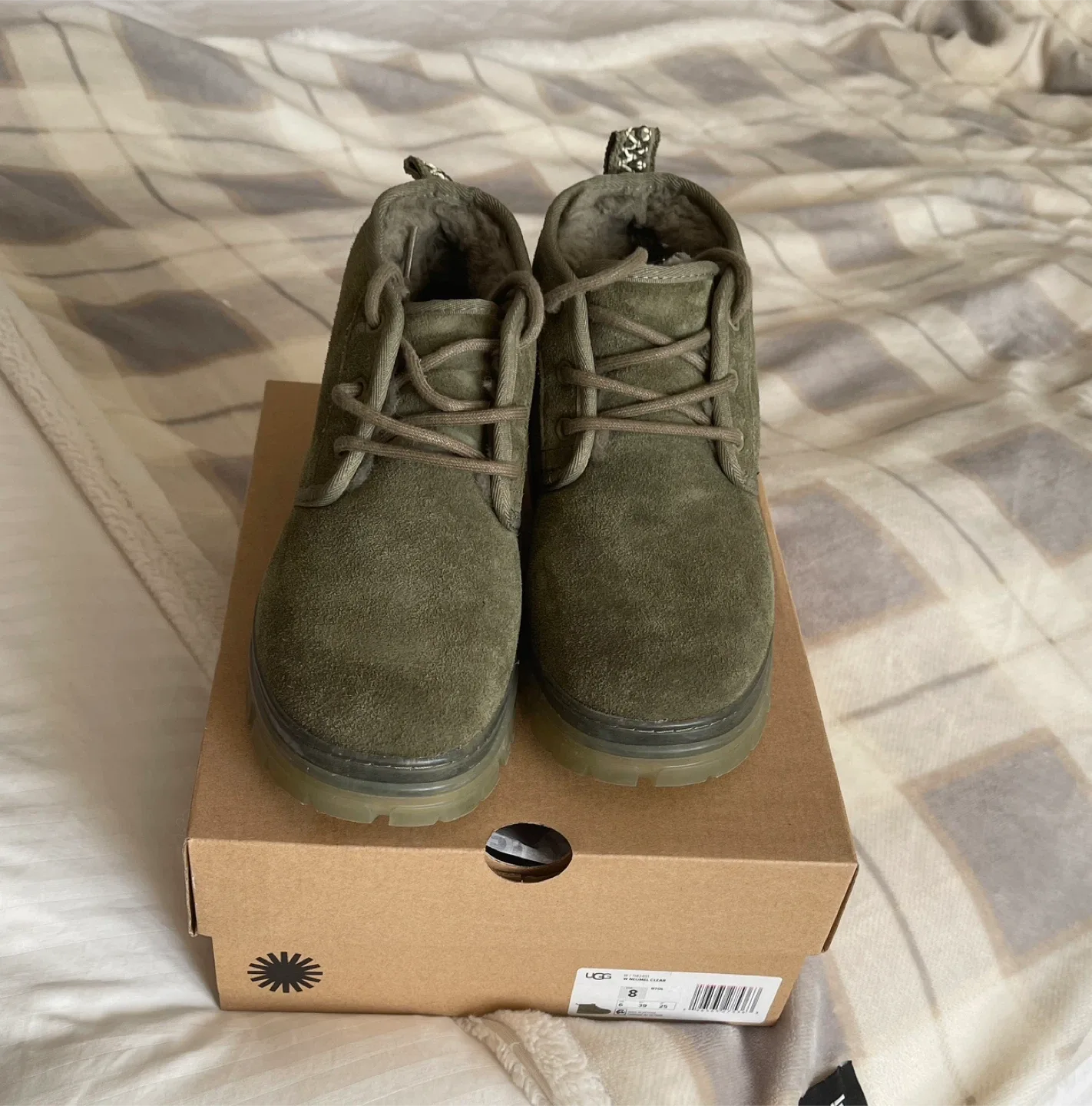 UGG Nemaul Clear Chukka Boot - Size 8 image indicator(2)