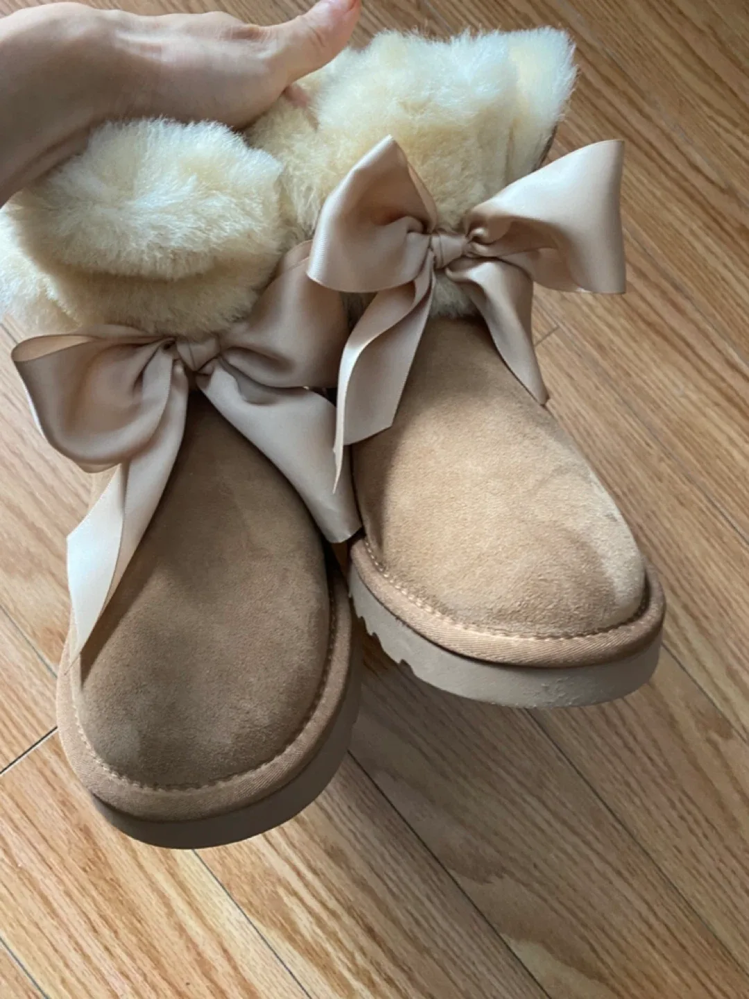 Brand New UGG Winter Boots for Women Size 6.5 image indicator(2)
