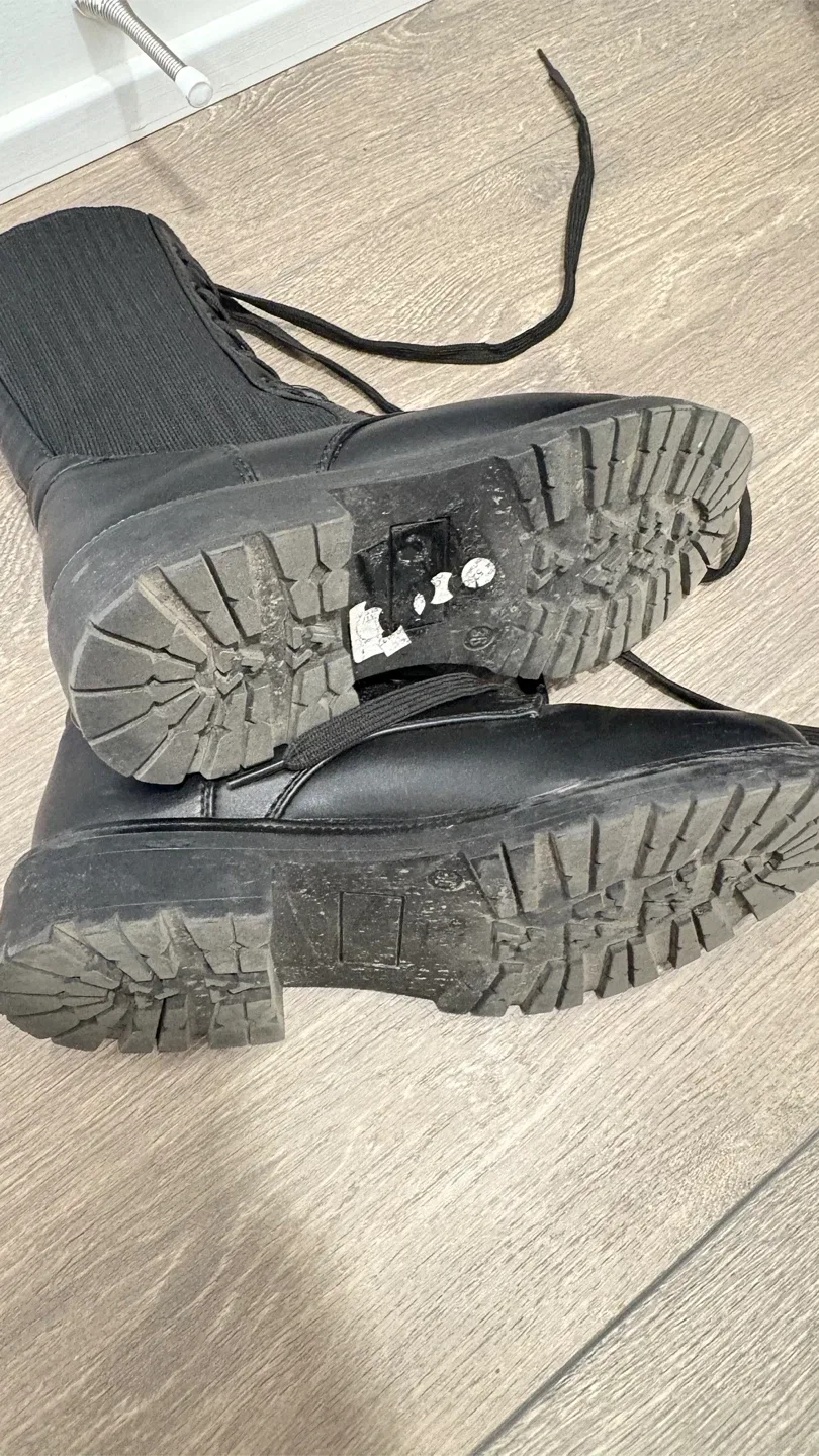 Black Lace-up Boots - Size 6 (EU 36) image indicator(3)