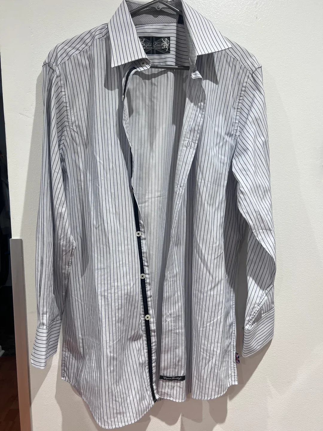 Men’s white dress shirt thumbnail