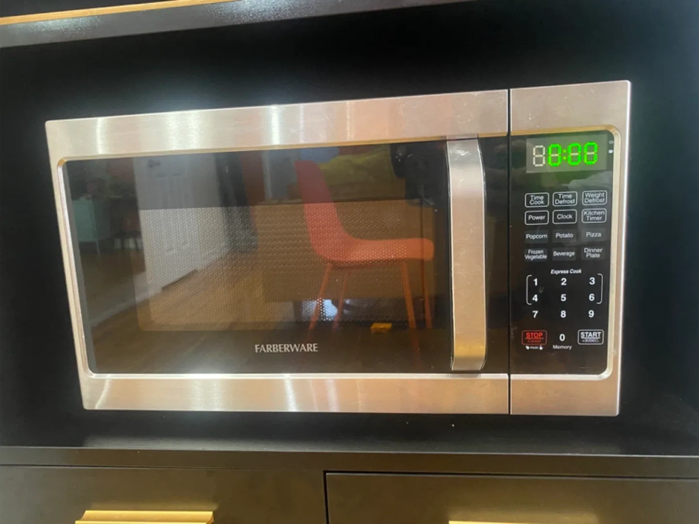 Farberware 700-Watt Microwave Oven