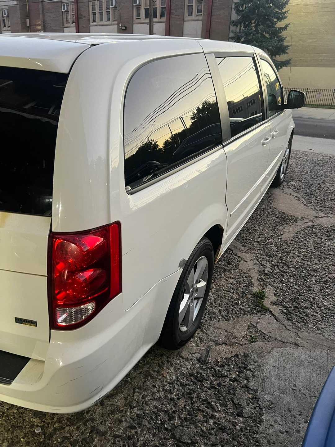 Dodge Grand Caravan - photo 2