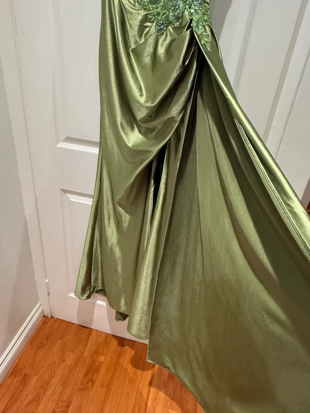 Green evening dress image indicator(5)