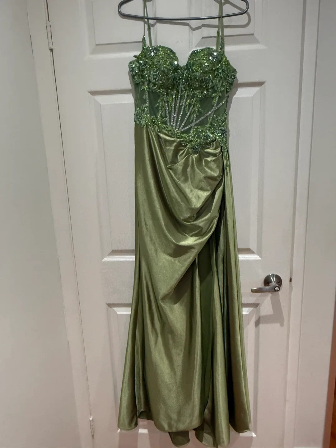 Green evening dress image indicator(3)