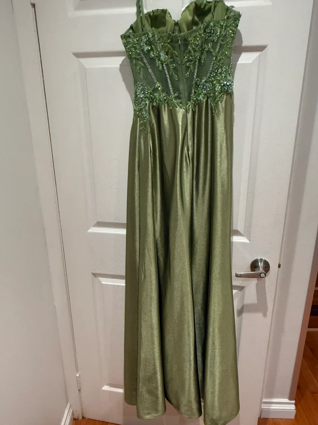 Green evening dress image indicator(6)