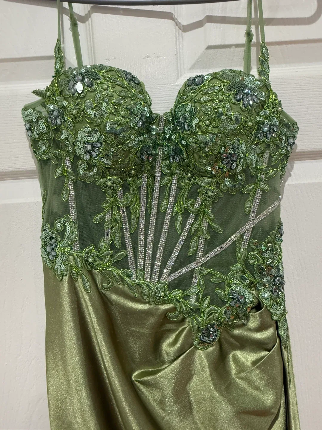 Green evening dress image indicator(4)