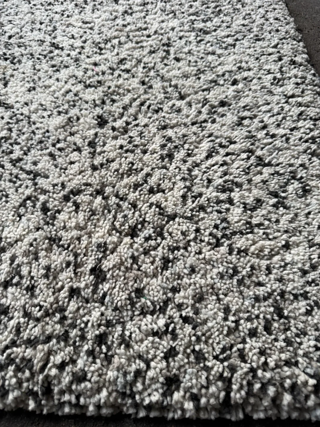 IKEA VINDUM Rug - 5' 7" x 7' 7" image indicator(3)