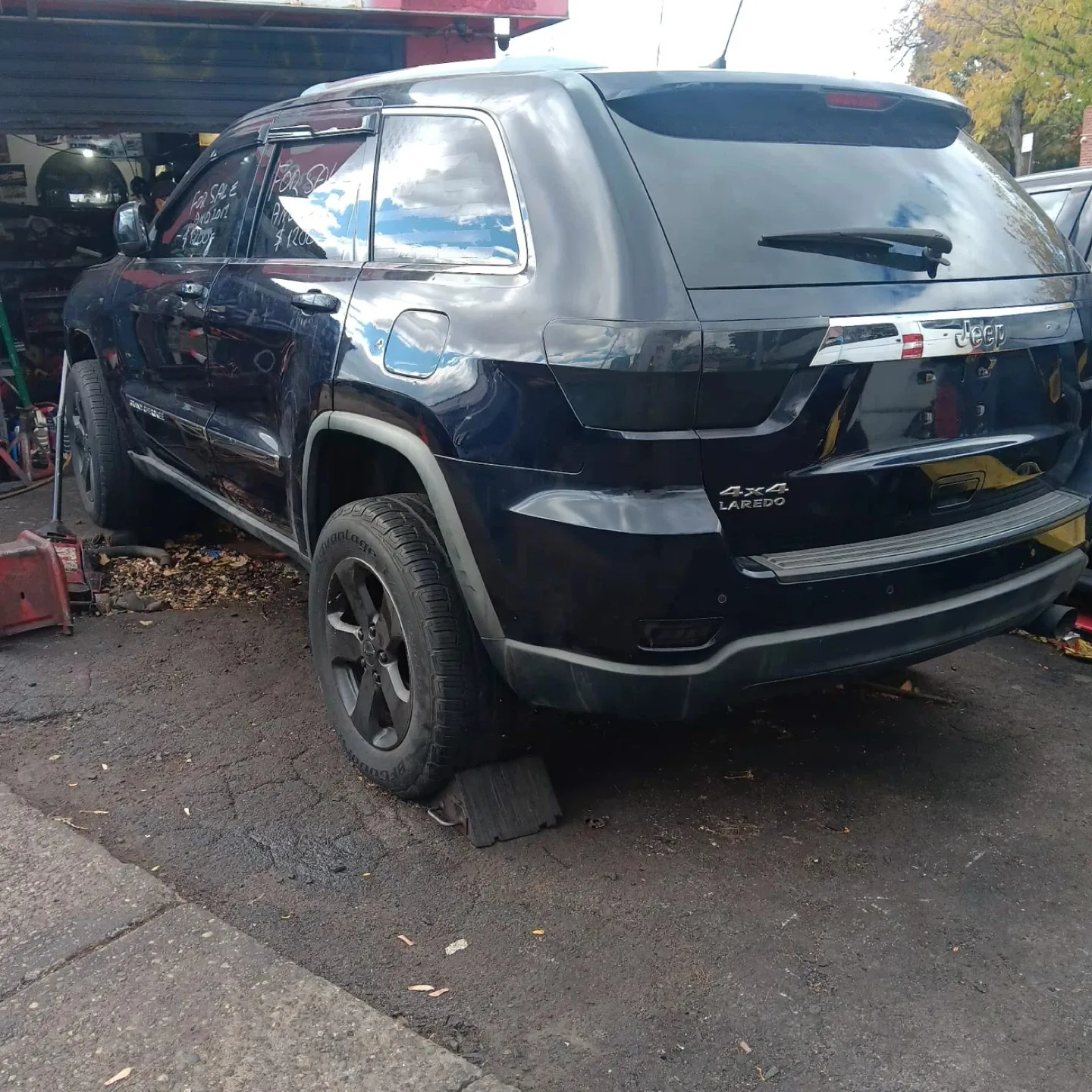 Jeep Grand Cherokee 2011 - Needs Engine image indicator(2)